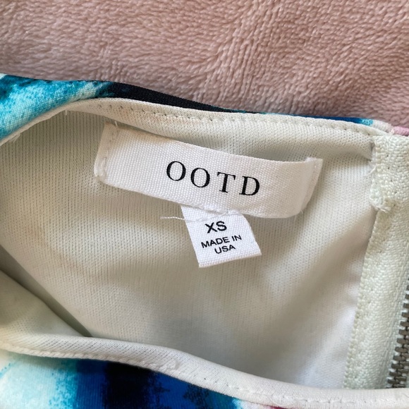 Palm Tree Patterned Dress - Picture 3 of 3